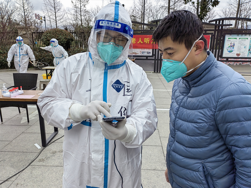 疫情战役中的逆行者1.jpg